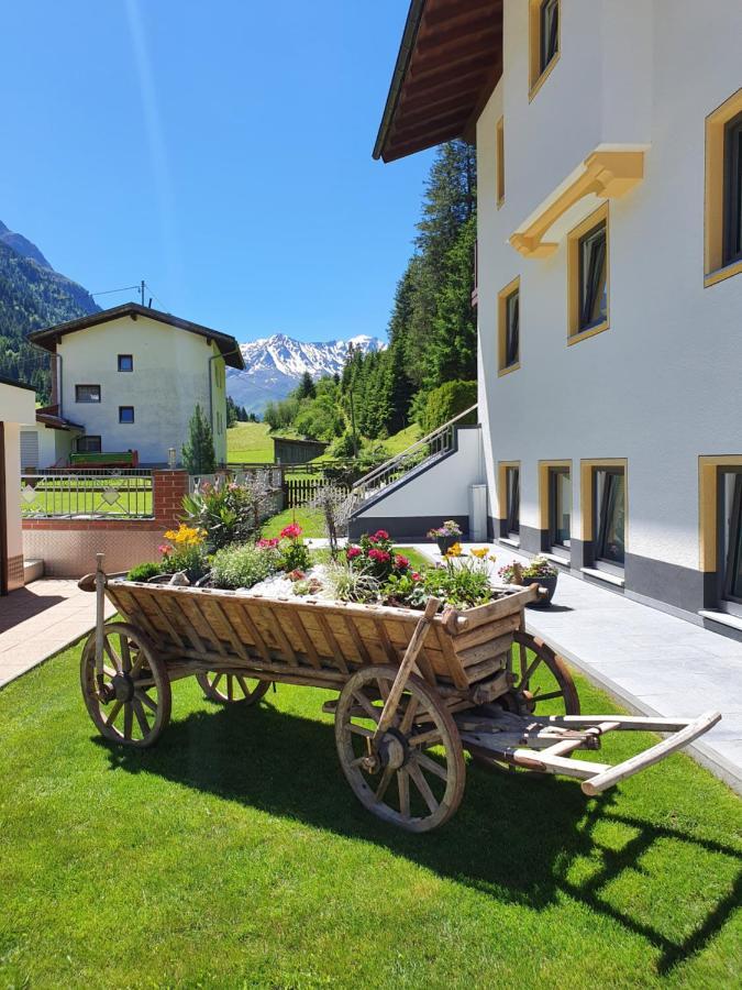 Haus Bergheimat Apartamento Sankt Leonhard im Pitztal Exterior foto